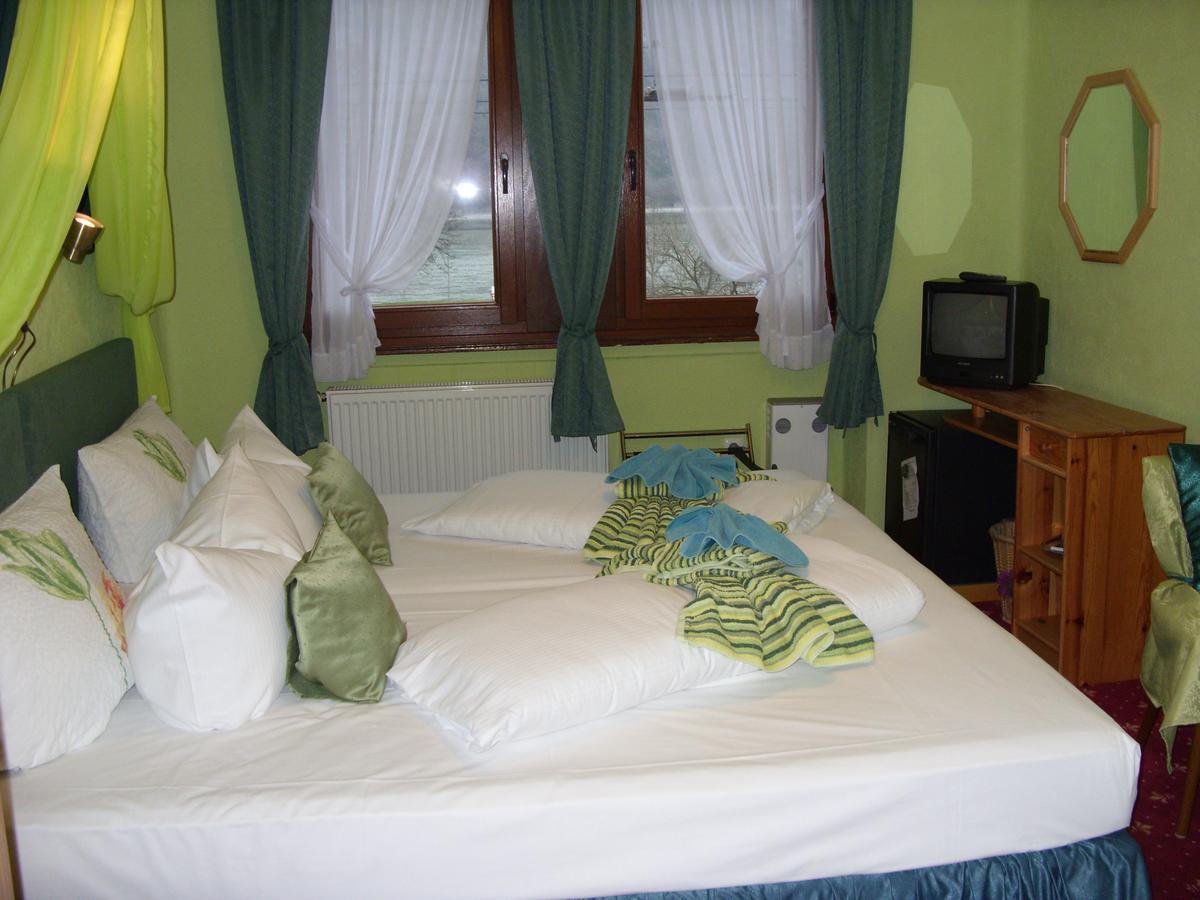 באכאראך Hotel Kranenturm מראה חיצוני תמונה