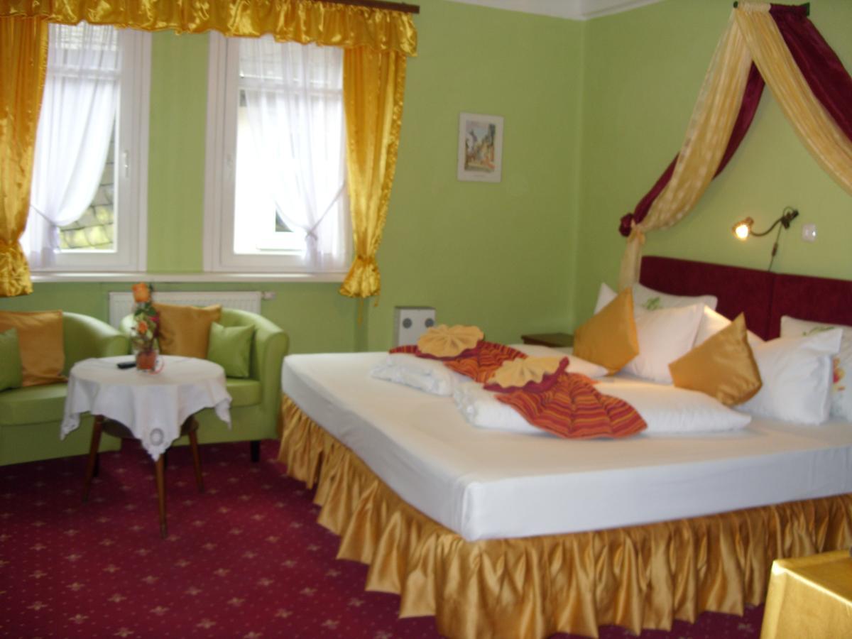 באכאראך Hotel Kranenturm מראה חיצוני תמונה